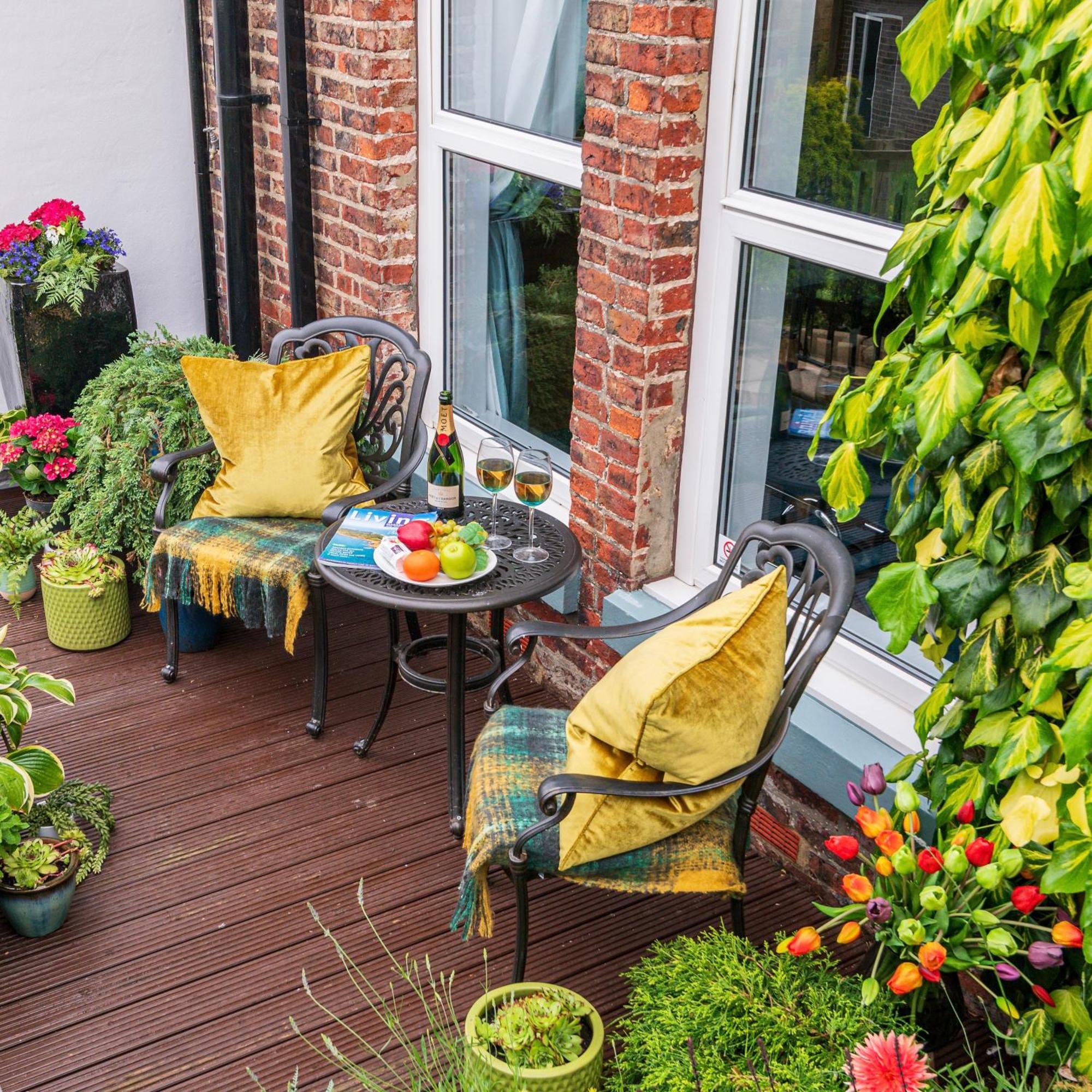 Guest house The Mainstay Luxury Boutique With Private Parking *